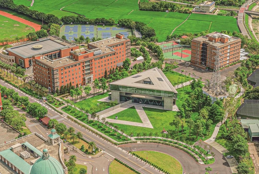 亞洲大學 Đại học Á Châu