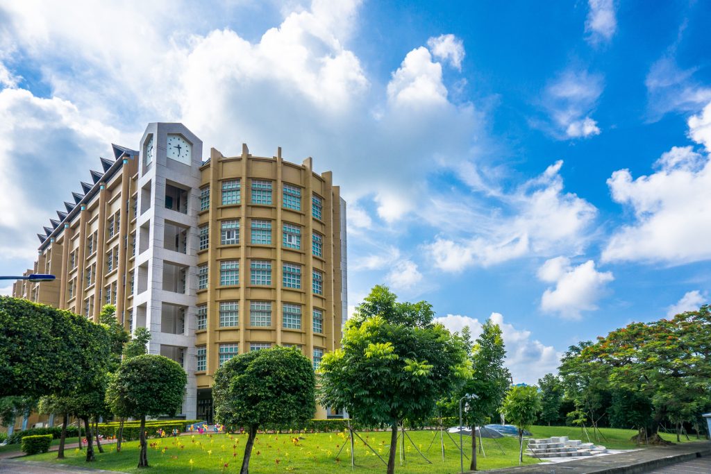 國立勤益科技大學 Đại học Công nghệ Quốc lập Cần Ích